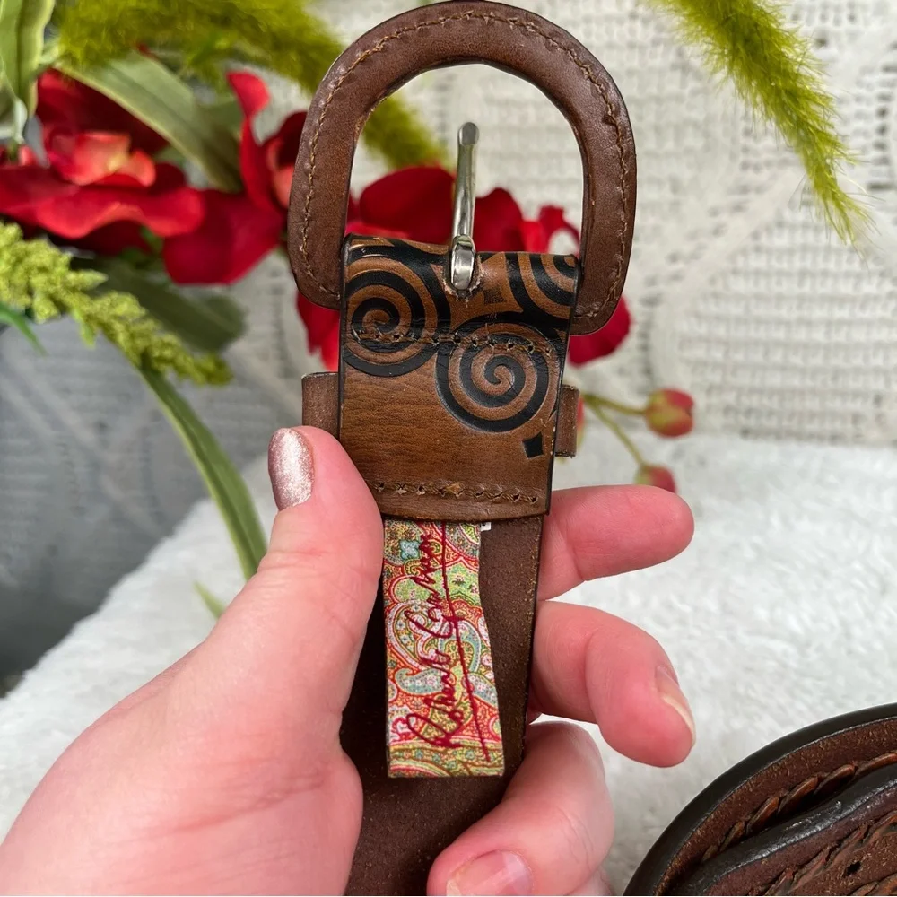ROBERT GRAHAM | ‎ Brown Tooled Genuine Leather Heart & Floral Belt